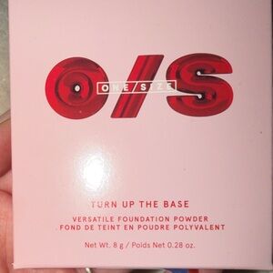 ONE/SIZE Turn Up The Base Foundation Powder - Light